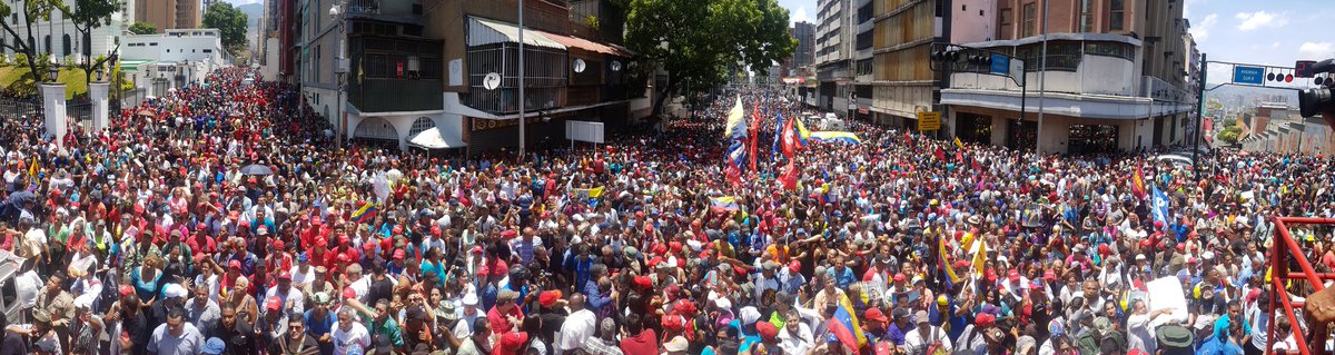 Le peuple est dans la rue pour défendre sa révolution et son gouvernement