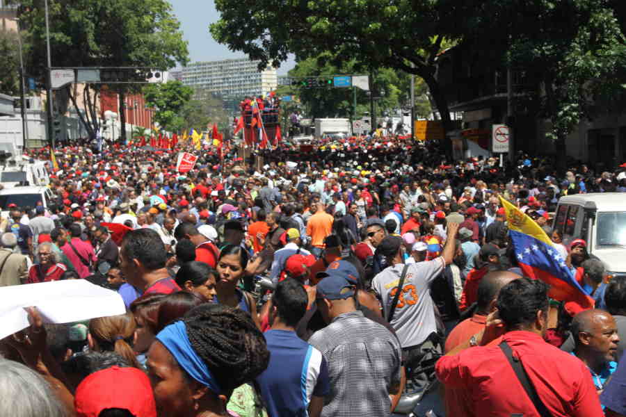 Le peuple est dans la rue pour défendre sa révolution et son gouvernement