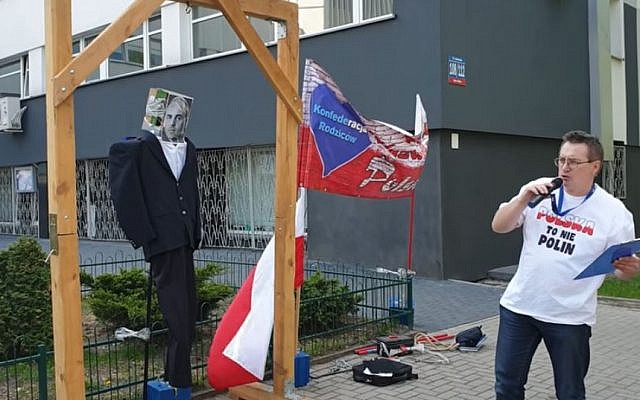 Antisémitisme / Pologne : Un communiste juif pendue dans l'ancien ghetto de Lodz Antisémitisme / Pologne : Un communiste juif pendue dans l'ancien ghetto de Lodz