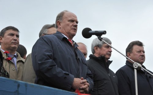 Les communistes russes rendent hommage aux victimes du putsch d’Eltsine en octobre 1993