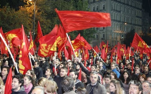 Le peuple doit renforcer le KKE et s’allier avec lui, c’est la perspective qui peut apporter l’espoir !