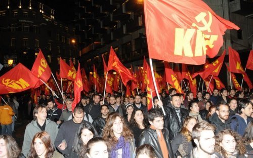 Le peuple doit renforcer le KKE et s’allier avec lui, c’est la perspective qui peut apporter l’espoir !
