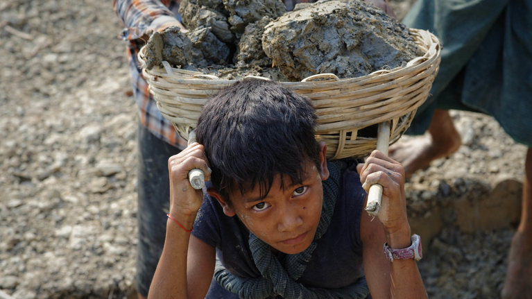 La Fédération Syndicale Mondiale (FSM-WFTU) dénonce l’exploitation des enfants comme main-d’œuvre bon marché et docile