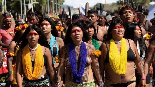 Les femmes autochtones lancent la bataille contre Bolsonaro et pour les droits des peuples autochtones d'Amazonie