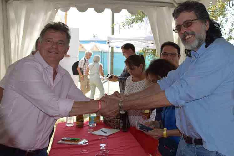 Les partis communistes français et cubain renforcent leurs liens à la fête de L´Humanité Les partis communistes français et cubain renforcent leurs liens à la fête de L´Humanité