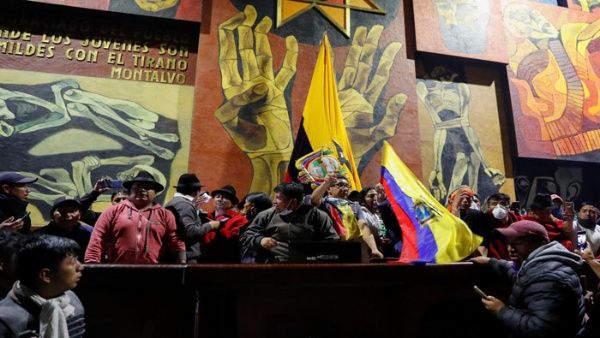Les manifestant.e.s installent le "Parlement des Peuples" à l'Assemblée nationale de l'Équateur