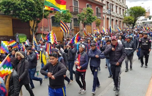 Bolivie : La Paz est assiégée, la raciste "Guaidó boliviana" est massivement contestée