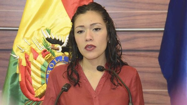 La présidente légitime du Sénat bolivien dénonce la pression exercée sur les élu.e.s du MAS