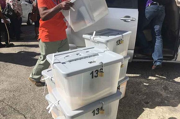 Les Travaillistes remportent les élections législatives en Dominique, l'OEA tente de renverser le gouvernement