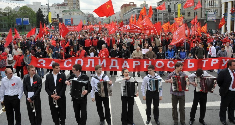 1er mai en Russie : Des dizaines de milliers de personnes aux côtés du Parti Communiste