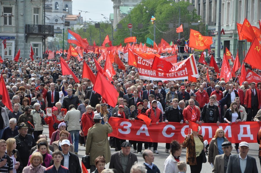 1er mai en Russie : Des dizaines de milliers de personnes aux côtés du Parti Communiste