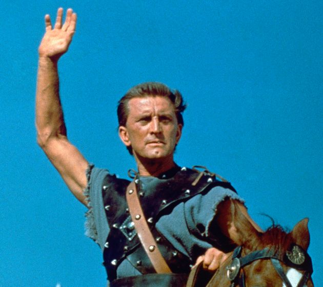 Kirk Douglas a transgressé la "liste noire" anticommuniste d'Hollywood pour produire "Spartacus"