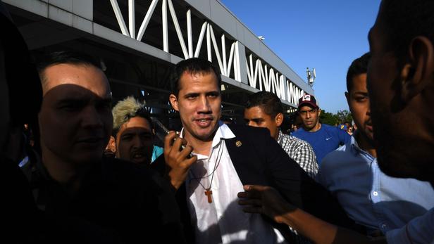 Juan Guaidó humilié et insulté par un peuple en colère lors de son retour au Venezuela Juan Guaidó humilié et insulté par un peuple en colère lors de son retour au Venezuela