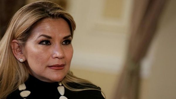 Bolivie : La putschiste Jeanine Áñez huée par la population d'Oruro Bolivie : La putschiste Jeanine Áñez huée par la population d'Oruro