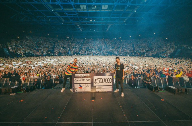 Après leur dernier concert, Bigflo & Oli reversent un demi-million d'euros au Secours populaire Après leur dernier concert, Bigflo & Oli reversent un demi-million d'euros au Secours populaire