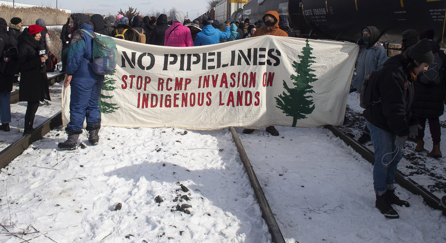 Canada : Les peuples autochtones bloquent depuis 12 jours les trains contre un projet de gazoduc