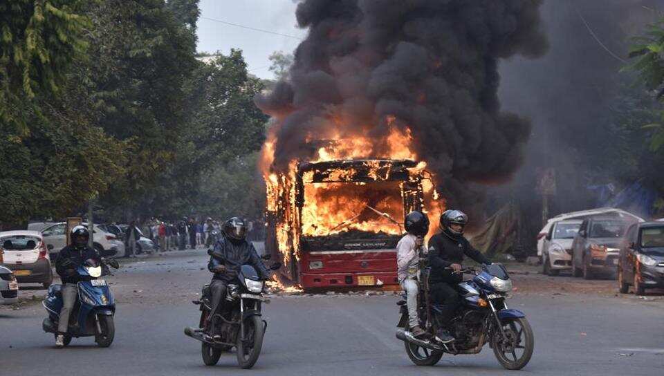 20 morts dans les émeutes nationalistes à Delhi, le Parti communiste condamne l'inaction de la police