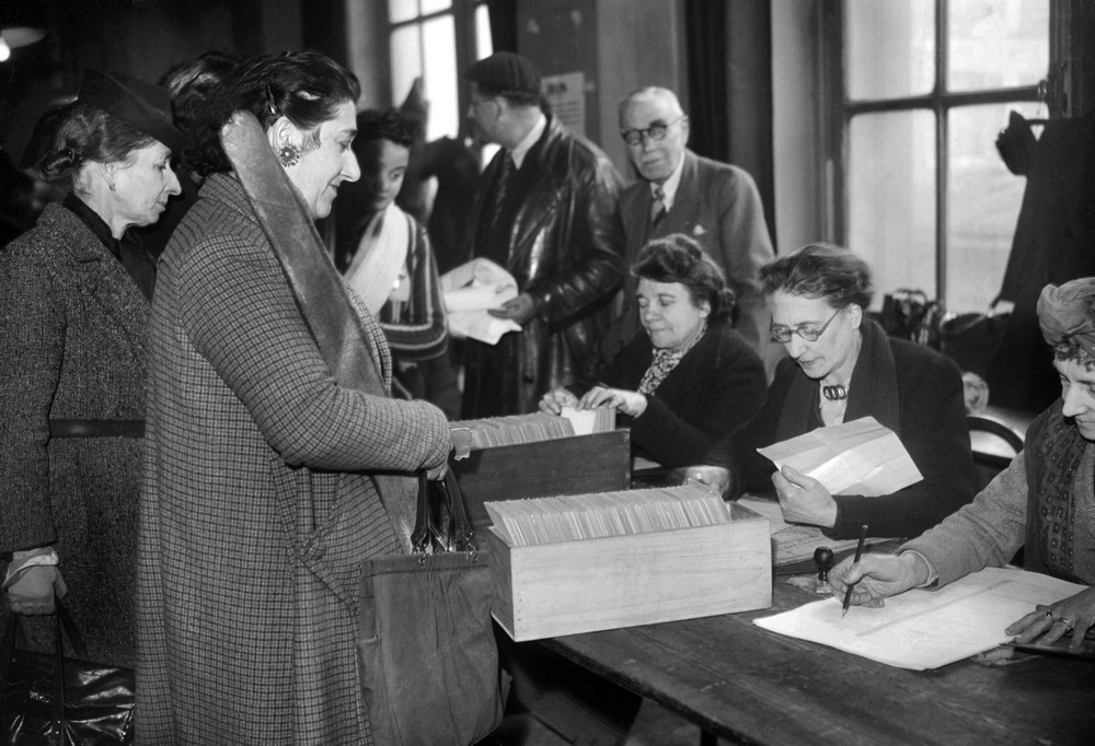"Les femmes seront électrices et éligibles  dans les mêmes conditions que les hommes" disait le PCF il y a 76 ans