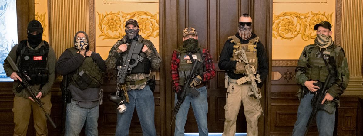 Etats-Unis : des manifestants anti-confinement entrent armés dans le Capitole du Michigan Etats-Unis : des manifestants anti-confinement entrent armés dans le Capitole du Michigan