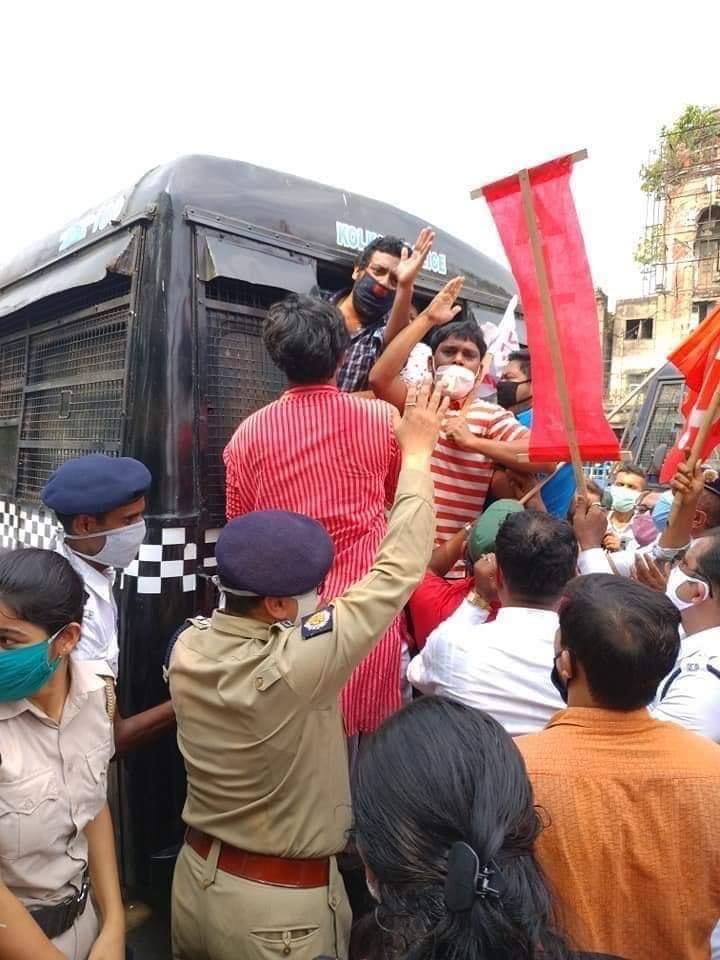 A Kolkata (Inde), les communistes manifestaient contre le meurtre de George Floyd, ils ont fini en prison A Kolkata (Inde), les communistes manifestaient contre le meurtre de George Floyd, ils ont fini en prison