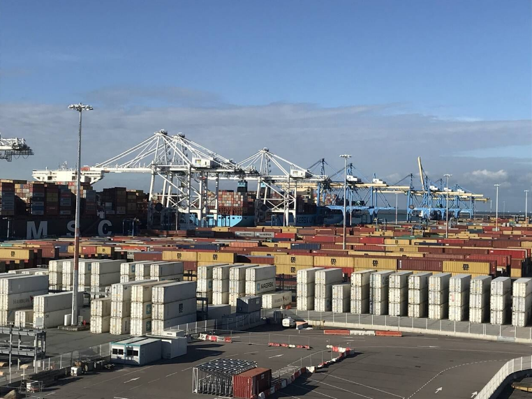 Après l’assassinat d’un docker, arrêt de travail de 24 heures sur le port du Havre Après l’assassinat d’un docker, arrêt de travail de 24 heures sur le port du Havre