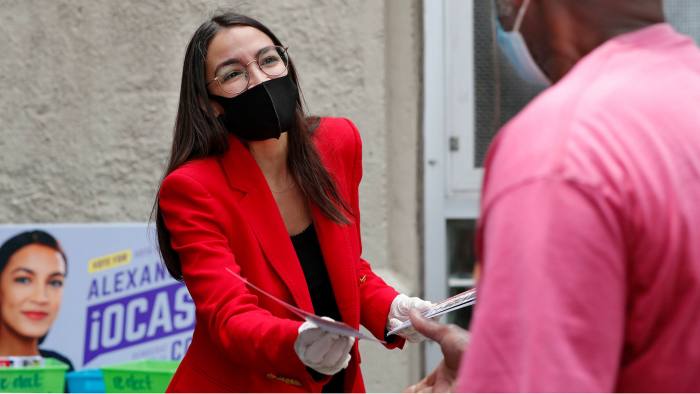 Wall Street tente de faire tomber Alexandria Ocasio-Cortez à coups de millions de dollars