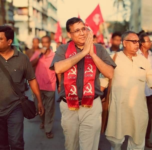 Comment le "Communist doctor" de Kolkata (Inde) est devenu le "sauveur" de milliers de personnes dialysées