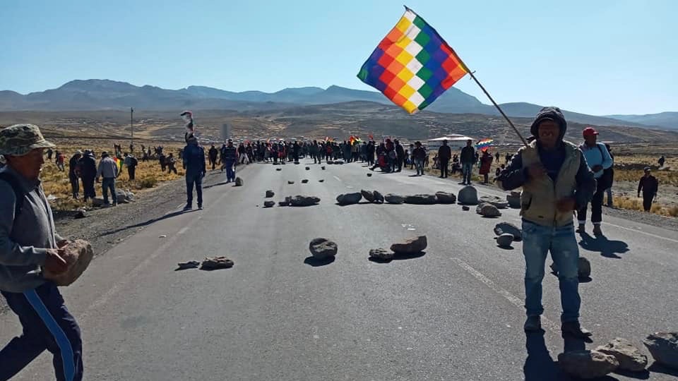 La grève nationale se poursuit dans toute la Bolivie contre les putschistes et pour des élections libres La grève nationale se poursuit dans toute la Bolivie contre les putschistes et pour des élections libres