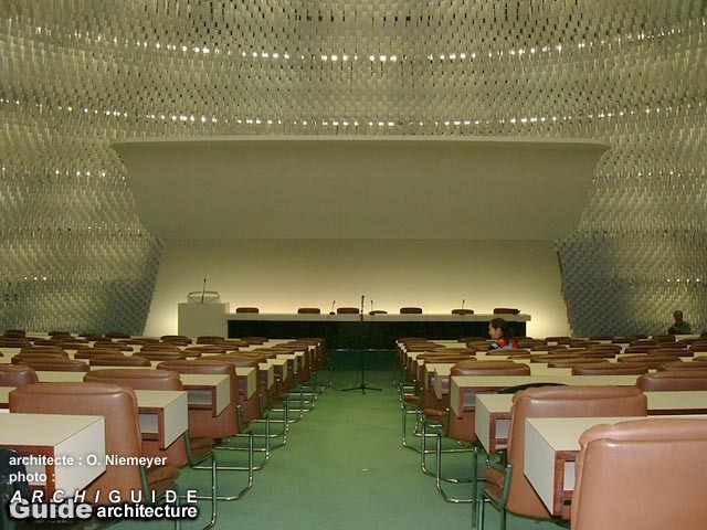 Le célèbre architecte brésilien Oscar Niemeyer est décédé à l'age de 104 ans Le célèbre architecte brésilien Oscar Niemeyer est décédé à l'age de 104 ans