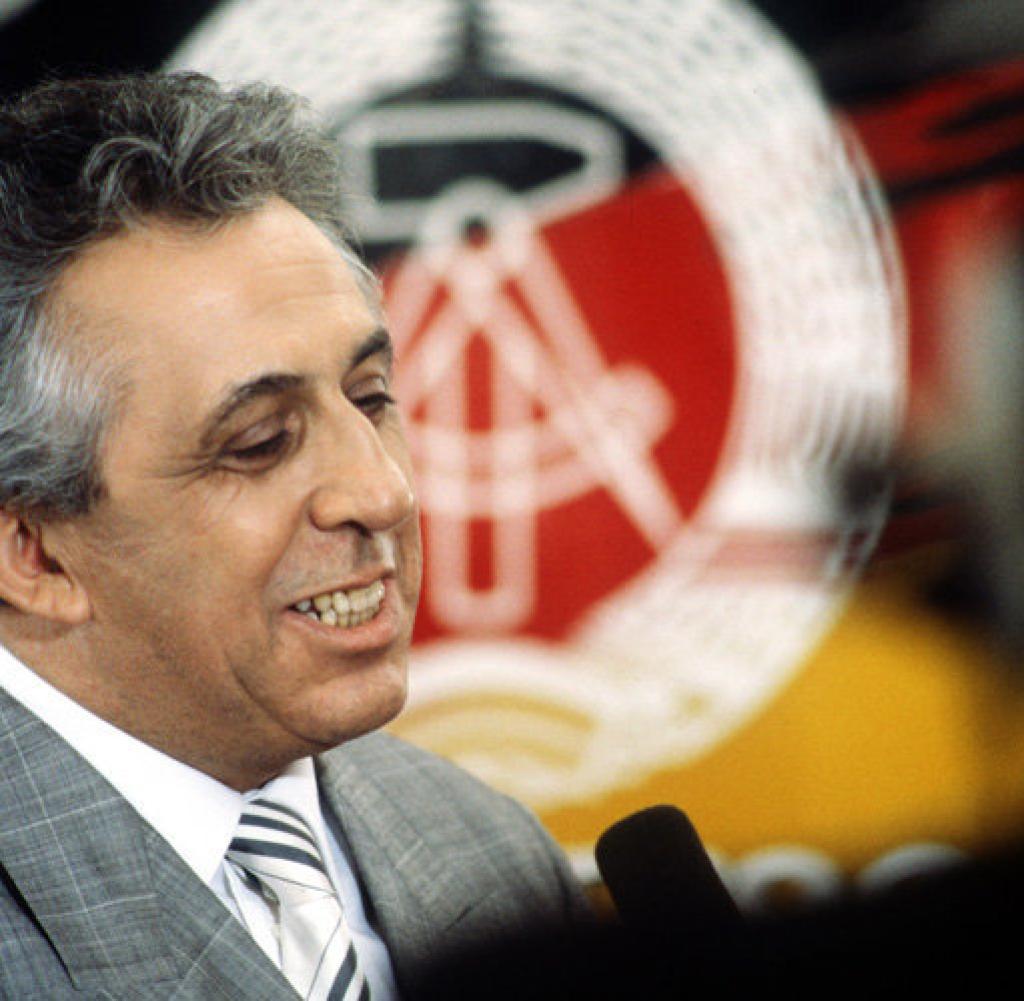 "La bourgeoisie a tout fait pour que la première tentative de construction du socialisme en Allemagne ressemble à quelque chose de criminel aux yeux de la population"