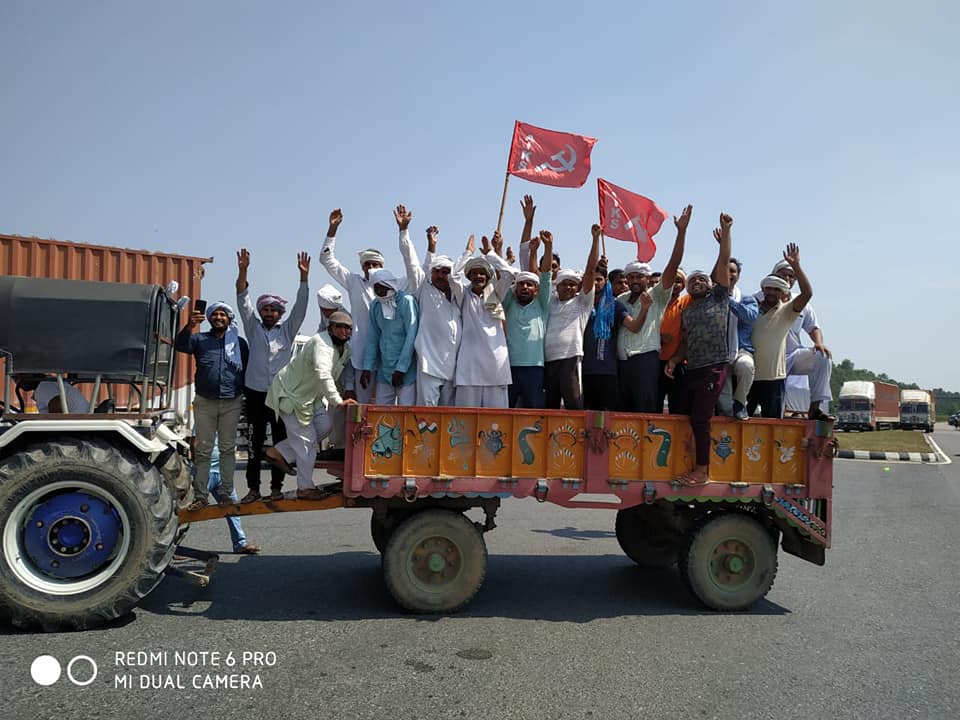 Les paysans d'Inde mobilisés contre les lois agricoles des nationalistes