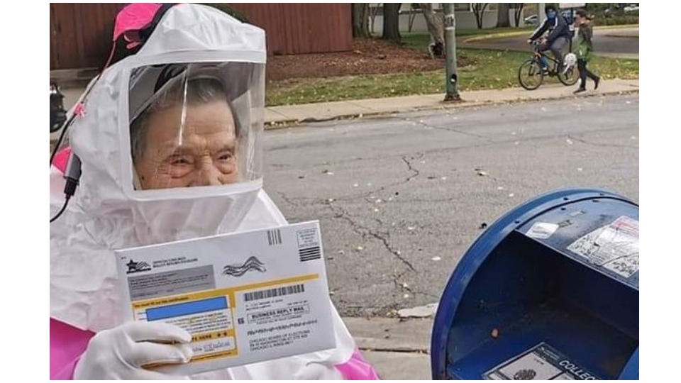 Bea Lumpkin, 102 ans, militante de longue date du CPUSA, à voté "contre le fascisme '