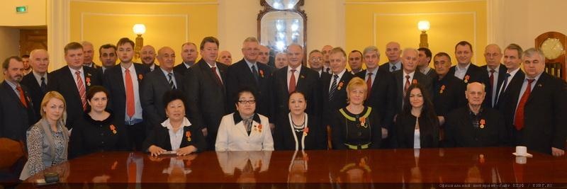 Les partis communistes d'ex-URSS rassemblés pour les 90 ans de l'URSS Les partis communistes d'ex-URSS rassemblés pour les 90 ans de l'URSS