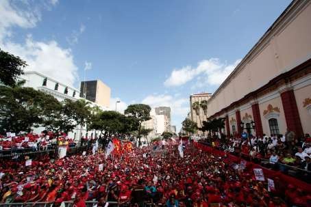 Venezuela: Des milliers de personnes pour soutenir Hugo Chavez