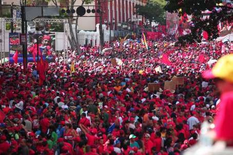 Venezuela: Des milliers de personnes pour soutenir Hugo Chavez