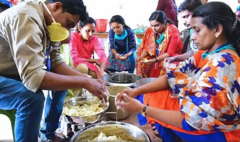 Avec des cuisines communautaires et des colis alimentaires, le Kerala a éradiqué la faim au milieu d'une pandémie