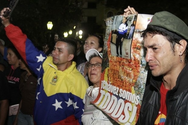 Venezuela : CHAVEZ VIVE, LA LUCHA SIGUE ! Le peuple pleure en masse la mort de Hugo Chavez Venezuela : CHAVEZ VIVE, LA LUCHA SIGUE ! Le peuple pleure en masse la mort de Hugo Chavez