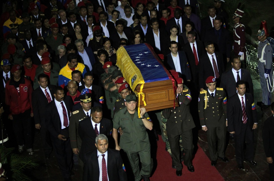 Honneurs posthumes au Président Hugo Chavez à l'Académie militaire