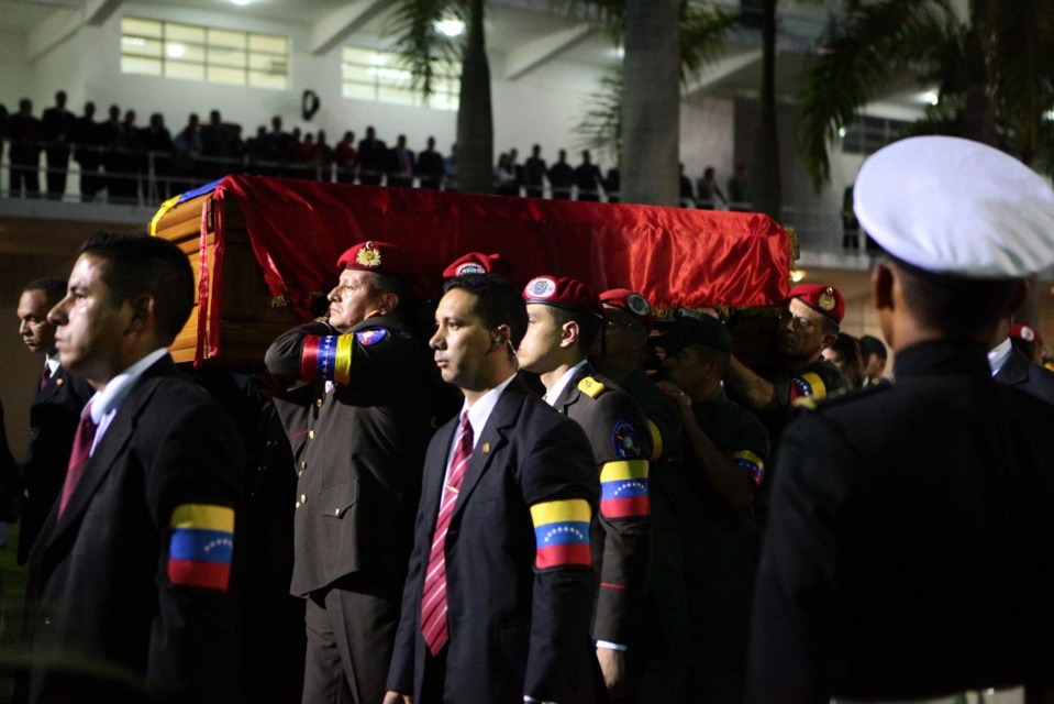 Honneurs posthumes au Président Hugo Chavez à l'Académie militaire
