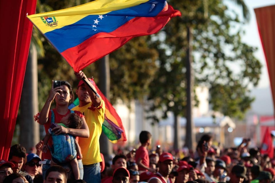Le peuple accompagne Chavez pour son ultime tournée vers l'académie militaire Le peuple accompagne Chavez pour son ultime tournée vers l'académie militaire