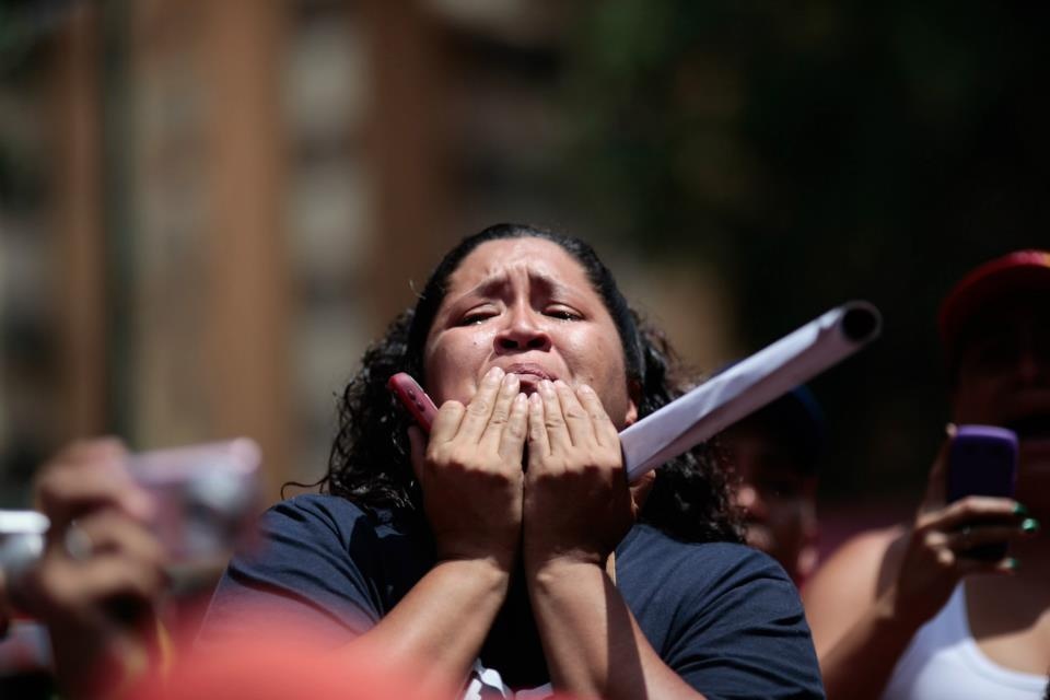 Le peuple accompagne Chavez pour son ultime tournée vers l'académie militaire Le peuple accompagne Chavez pour son ultime tournée vers l'académie militaire