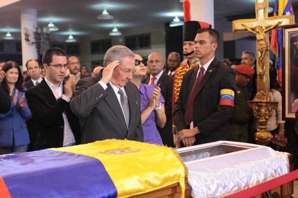 Raul Castro, Correa, Lula et Dilma Rousseff ont rendu les honneurs à Hugo Chavez