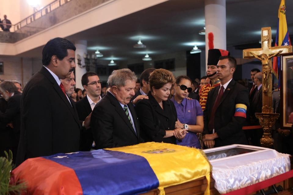 Raul Castro, Correa, Lula et Dilma Rousseff ont rendu les honneurs à Hugo Chavez
