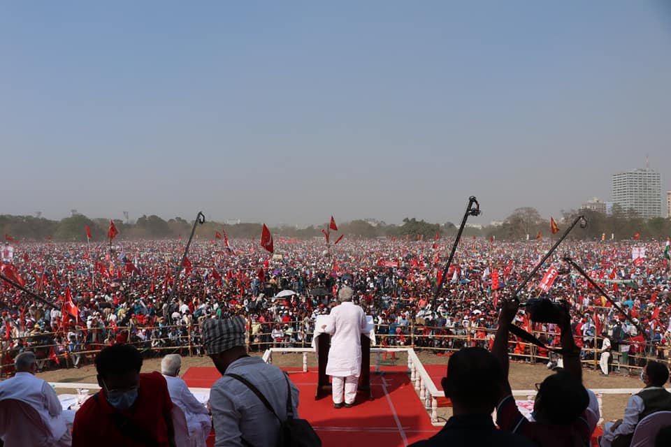 "Nous avancerons, nous avancerons avec le peuple" clame un million de personnes à Kolkata