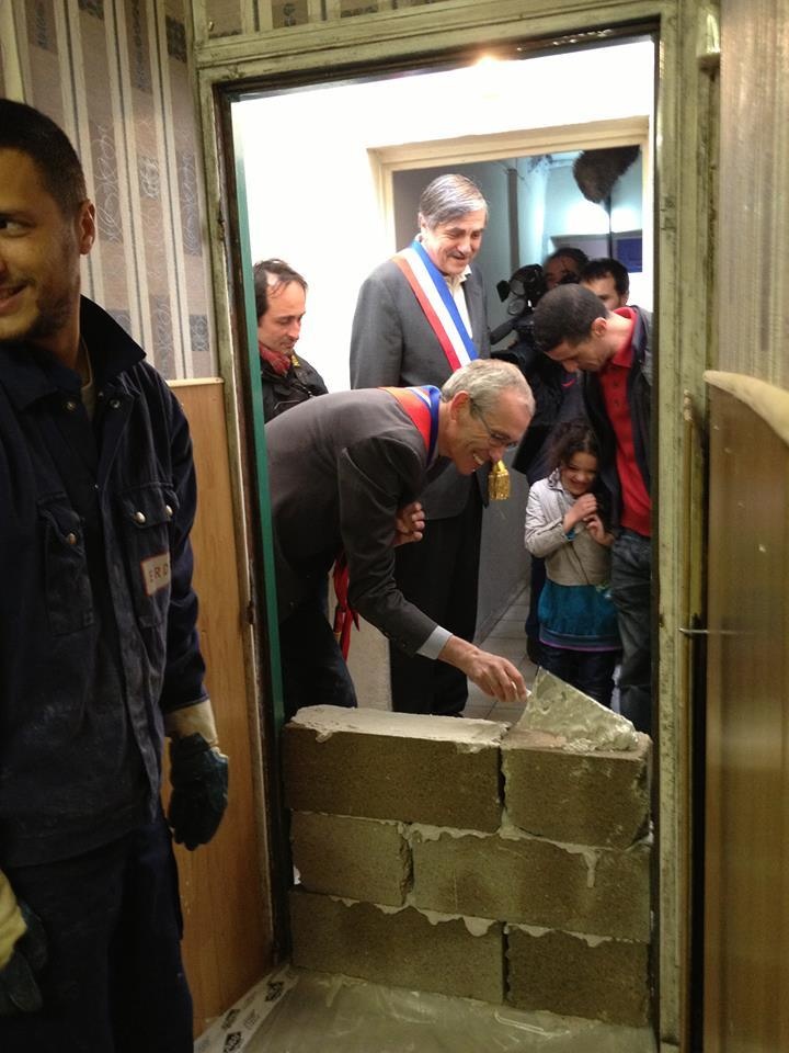 Le maire PCF de Gennevilliers mure les taudis Le maire PCF de Gennevilliers mure les taudis