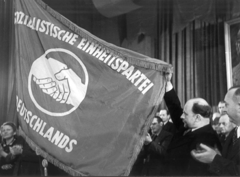 Le 21 avril 1946, fondation du Parti Socialiste Unifié d'Allemagne (SED) Le 21 avril 1946, fondation du Parti Socialiste Unifié d'Allemagne (SED)