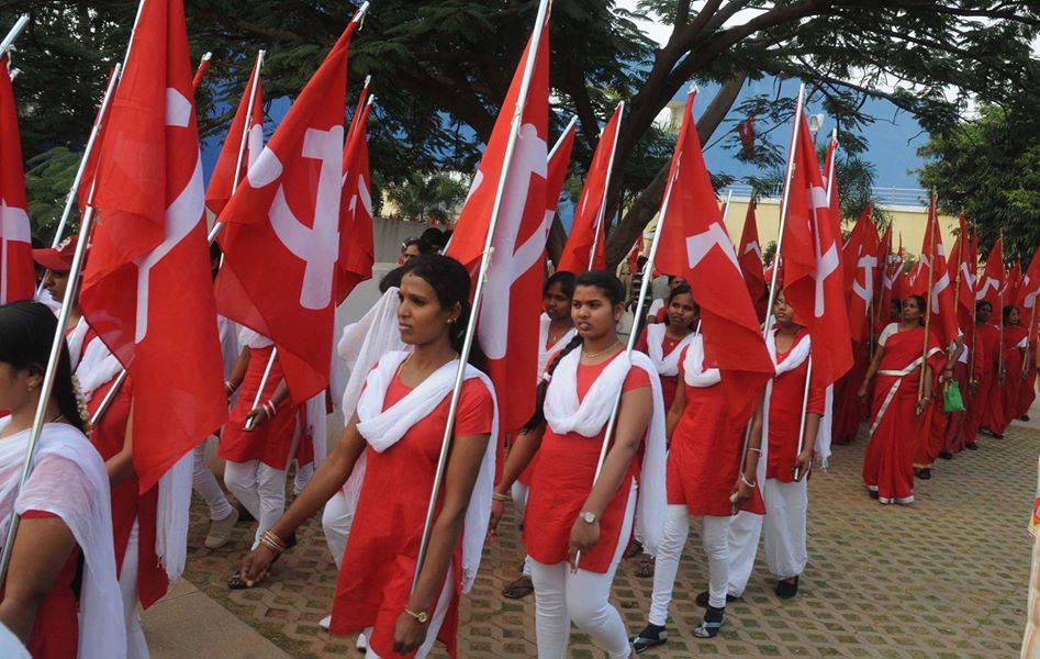 Les "Red volunteers" se déploient de nouveau au Bengale pour lutter contre le Covid-19