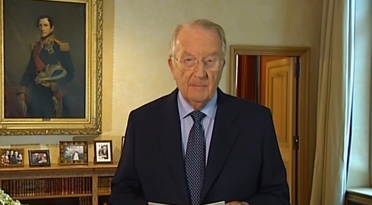 Abdication du roi Albert II : Les communistes belges (PTB et PC) exigent la République et la fin de la monarchie Abdication du roi Albert II : Les communistes belges (PTB et PC) exigent la République et la fin de la monarchie
