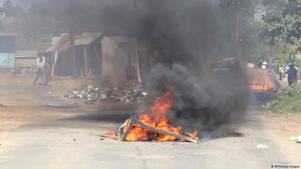 Les violences policières contre les opposants à l'autocrate Mswati III se renforcent au Swaziland Les violences policières contre les opposants à l'autocrate Mswati III se renforcent au Swaziland