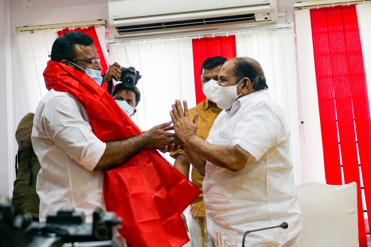 L'ancien Secrétaire général de l'Indian Congress au Kerala quitte son parti pour rejoindre le Parti communiste